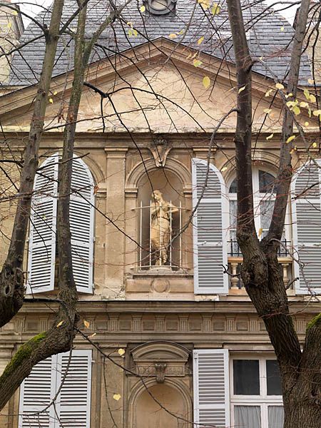 Valenton, maison dite Propriété Noël, 15 rue du Colonel Fabien. Détail façade ornée d'une sculpture.