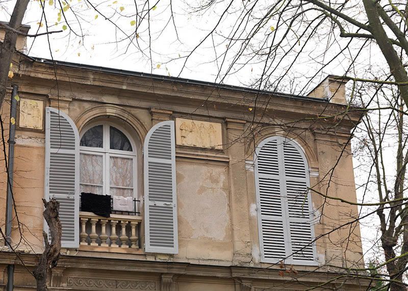 Valenton, maison dite Propriété Noël, 15 rue du Colonel Fabien. Détail façade ornée de bas-reliefs.