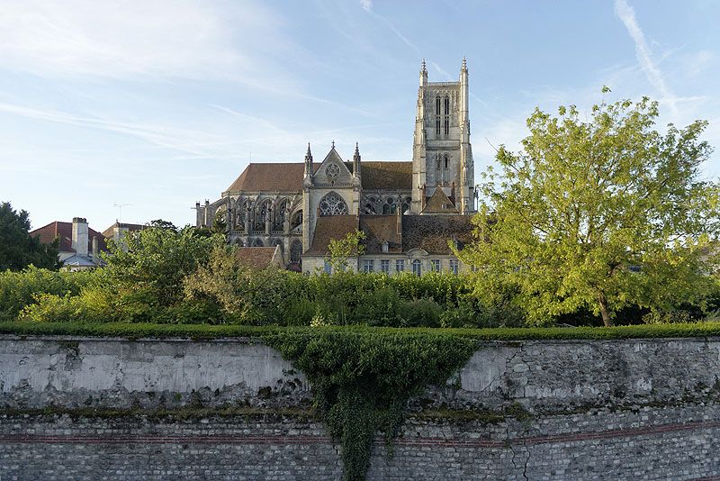 Vue panoramique, prise depuis un ballon captif : le sommet du castrum, au nord du palais épiscopal.