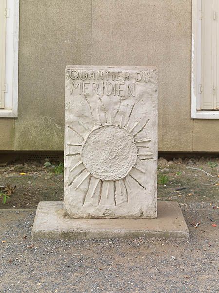 Plaque décorative du quartier du Méridien.