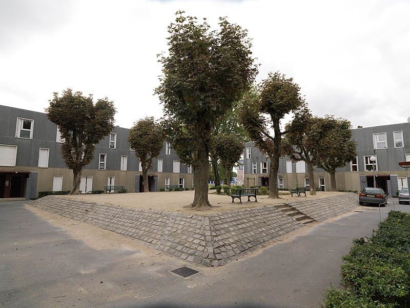 Place du quartier des Tiroirs.