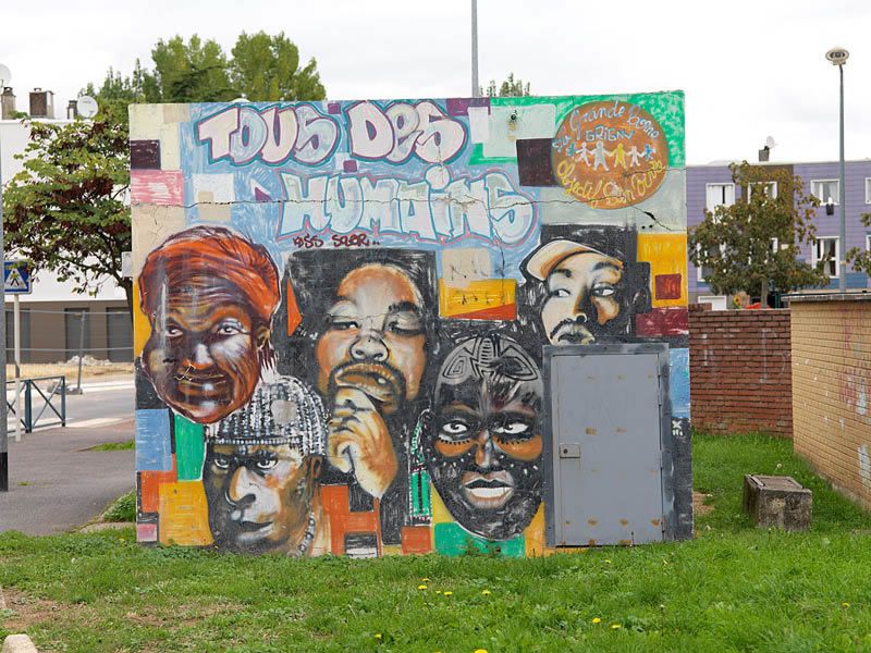 Fresque sur un local technique de la rue des petits pas.