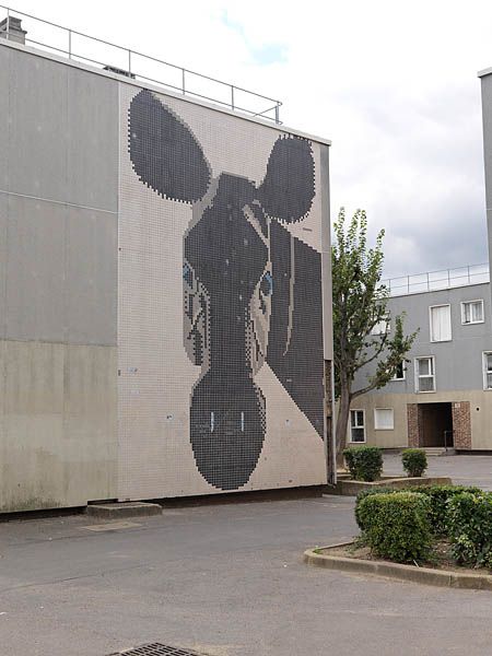 Quartier de la Peupleraie, mosaïque représentant un okapi (Gilles Aillaud).