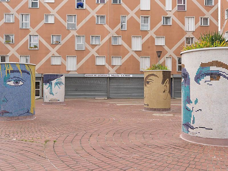 Place aux herbes, mosaïques.
