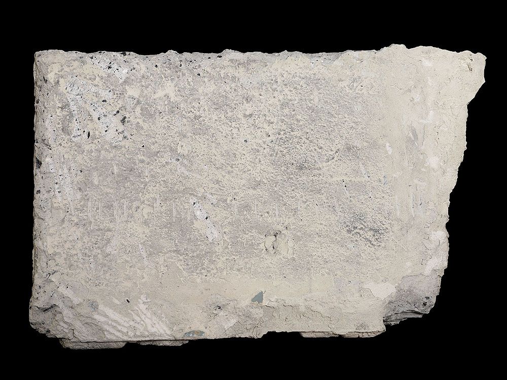 graffiti de chambrée sur carreau de plâtre formant contre-cloison