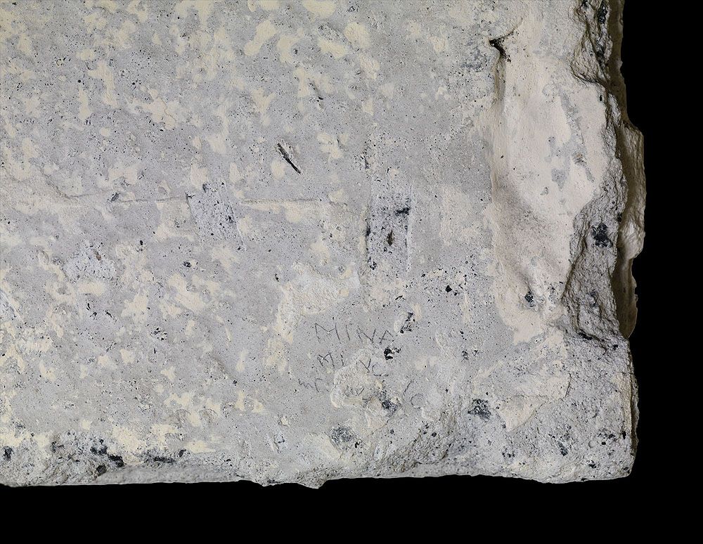 graffiti de chambrée sur carreau de plâtre formant contre-cloison