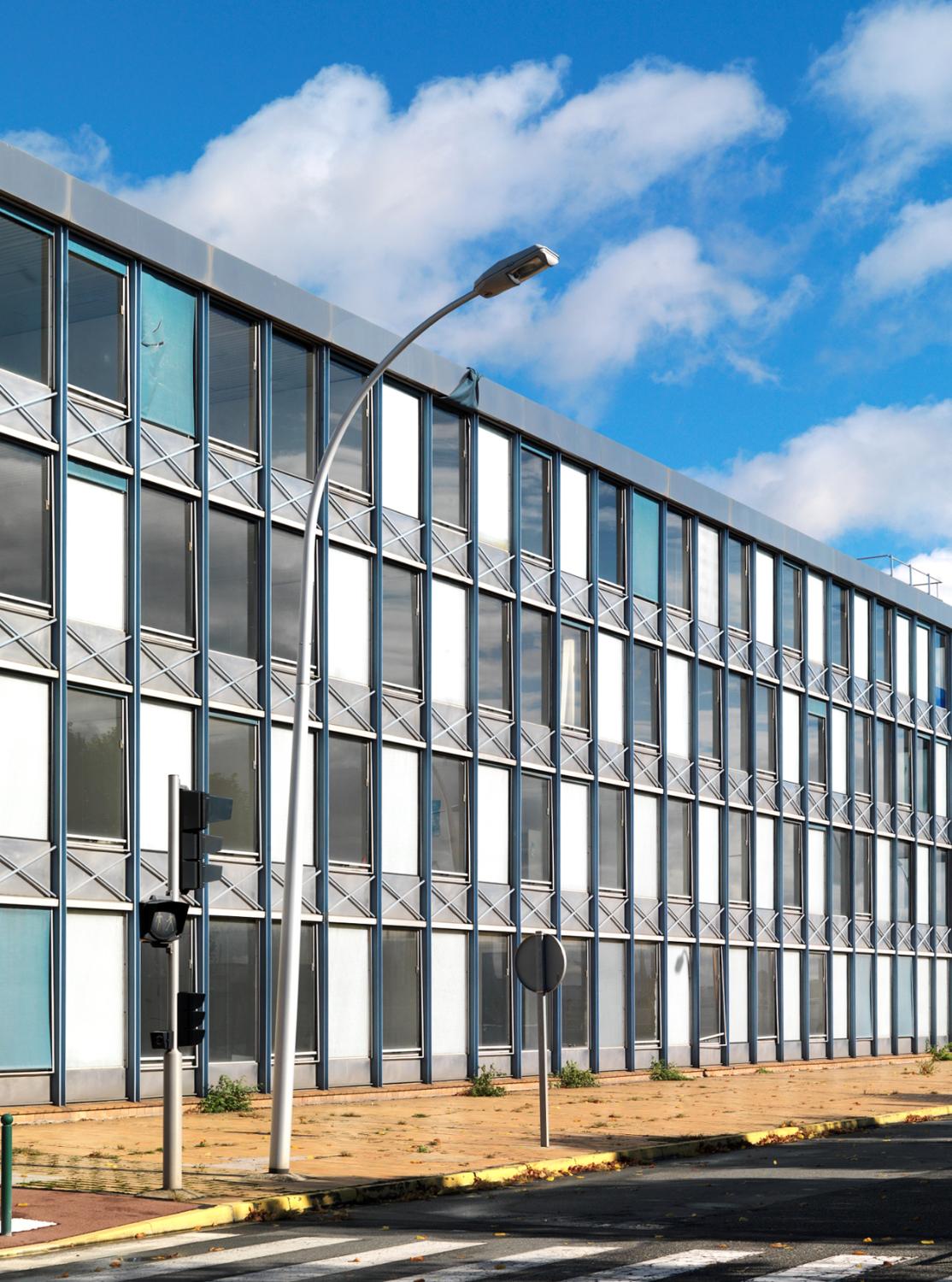 2012, le siège d'Air France ou bâtiment 363, détail de la façade sud vu depuis le sud ouest.