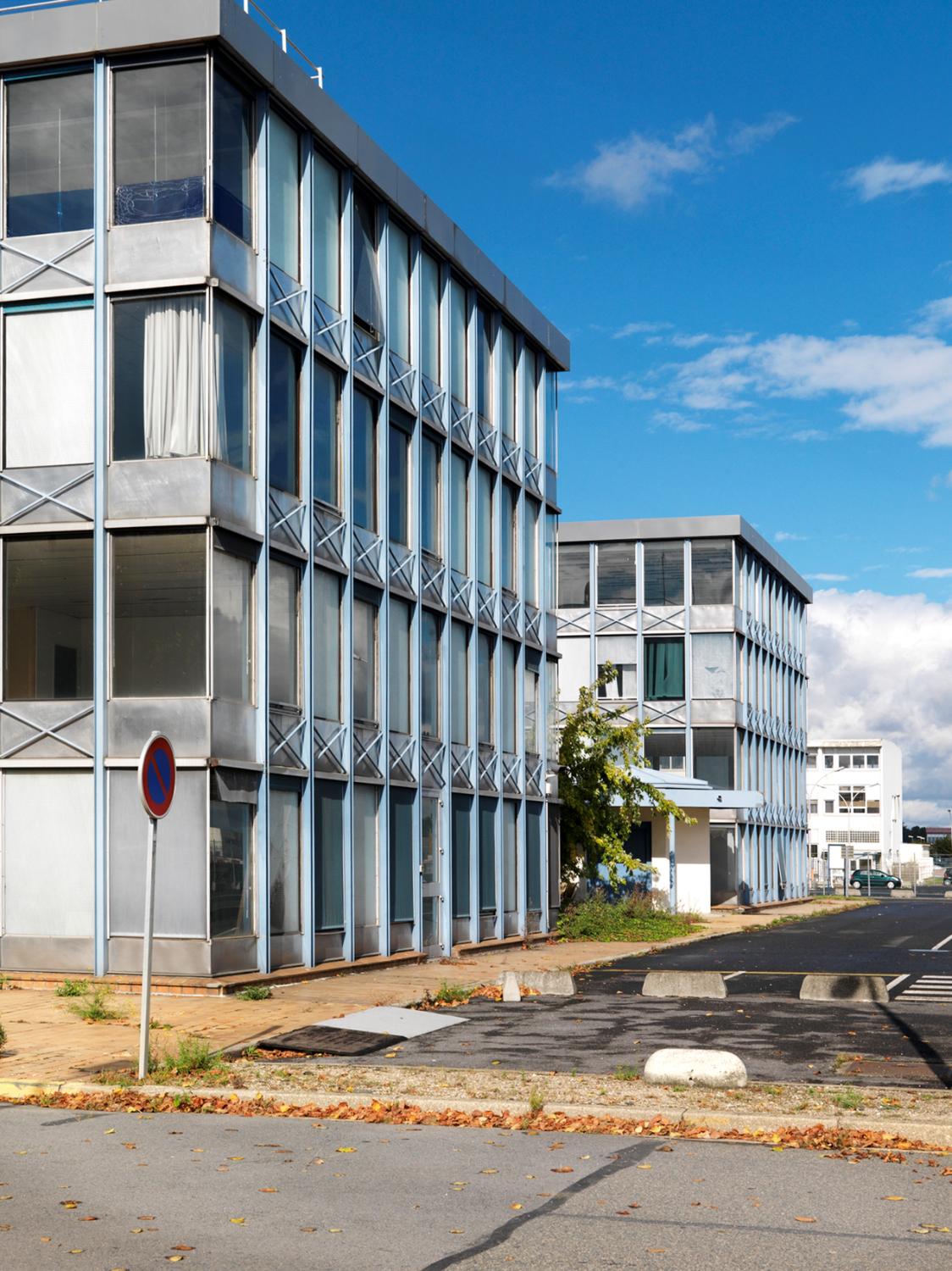 2012, le siège d'Air France ou bâtiment 363, façade est de l'aile sud au premier plan, façade est l'aile nord au deuxième plan, vue prise de puis le sud est. 