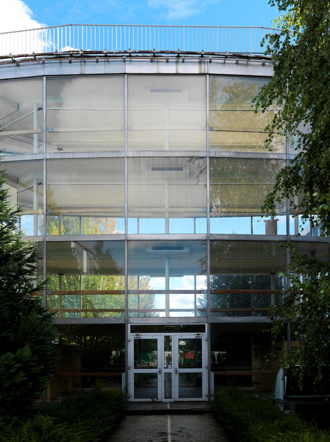 2012, le siège d'Air France ou bâtiment 363, détail de la passerelle reliant les deux ailes vu depuis l'ouest.