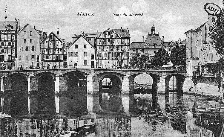 Les moulins vus de l'amont. Carte postale, vers 1900. (AD Seine-et-Marne. 2 Fi 4422)