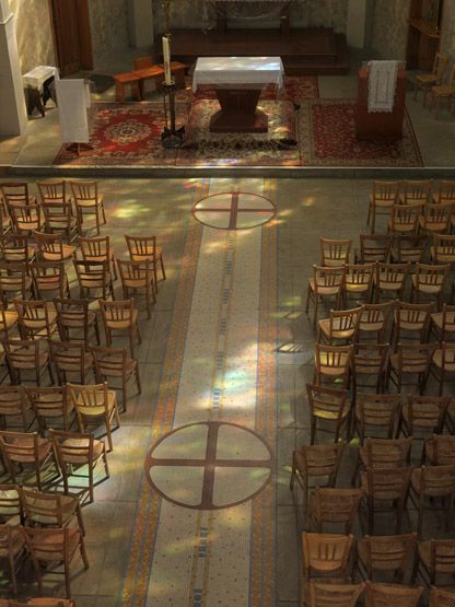 Vue plongeante depuis la tribune de l'orgue. On y voit le sol en mosaïque de la nef, et le choeur.