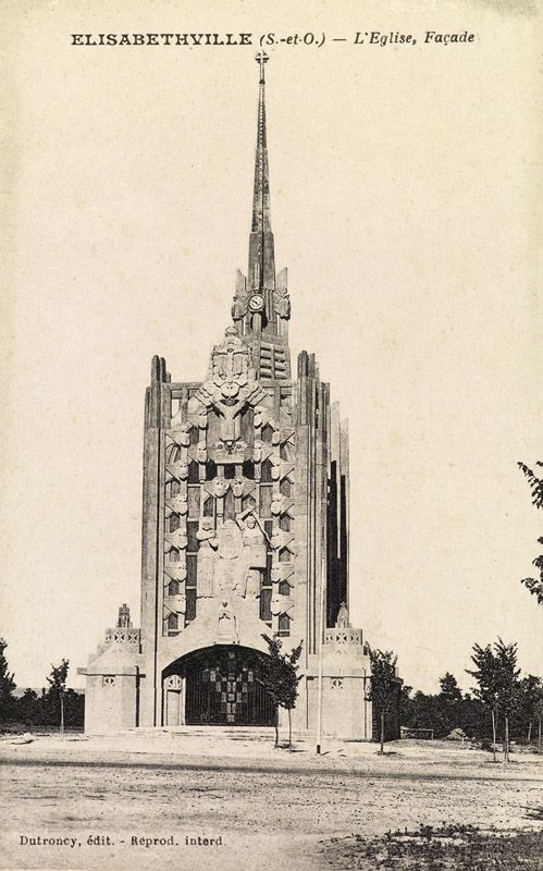 Carte postale de l'église Sainte Thérèse à Elisabethville à sa construction. Carte postale, vers 1929. (AM Aubergenville).