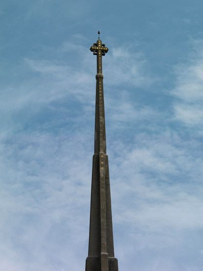 La flèche de l'église.