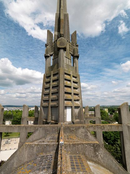 Extrados et départ de la flèche de l'église.