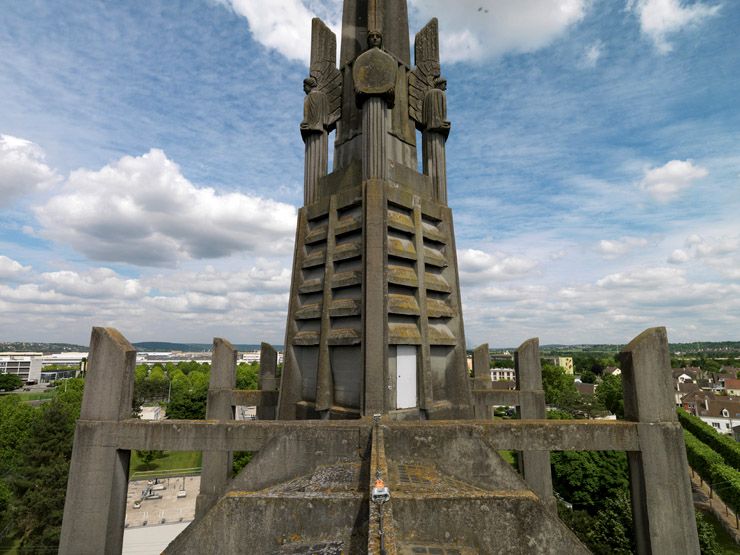 Extrados de la voûte et départ de la flèche de l'église.
