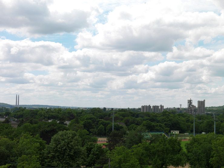 Vue vers la vallée de la Seine depuis le sommet de l'église.