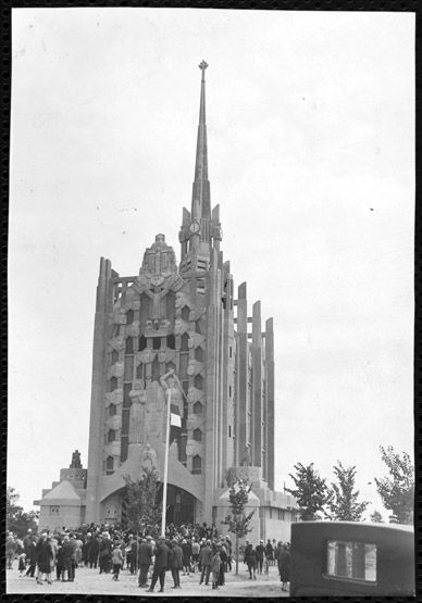 Façade principale de l'église. Photographie, vers 1929. (IFA, Paris, Fonds Tournon).