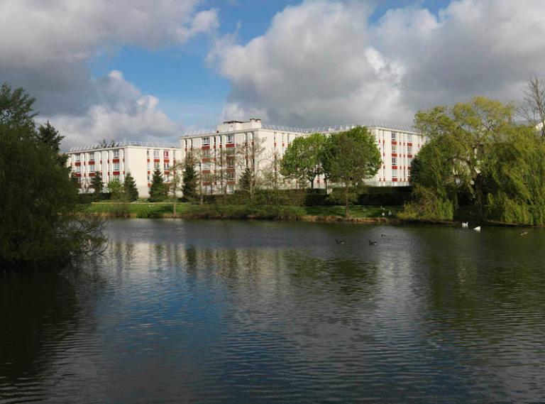 Vue générale du quartier du Pont-du-Routoir depuis le bassin de retenue du Château. 