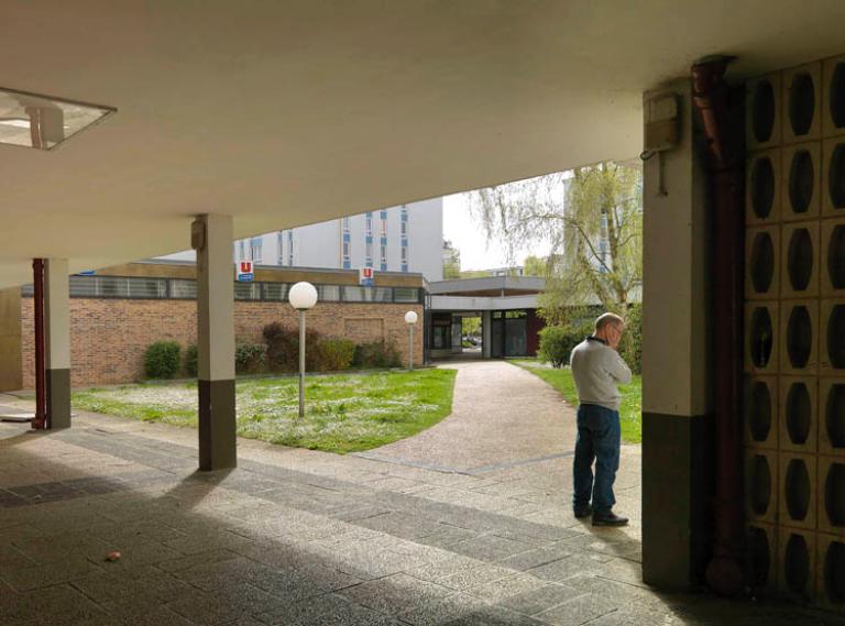 Vue générale du patio intérieur du centre commercial Louis Blériot, situé au sein du secteur du Château. 