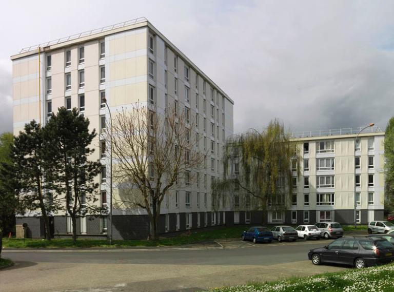 Vue générale des immeubles du secteur dit "ouest" du Pont-du-Routoir, à proximité de la rue Pierre Brossolette. 