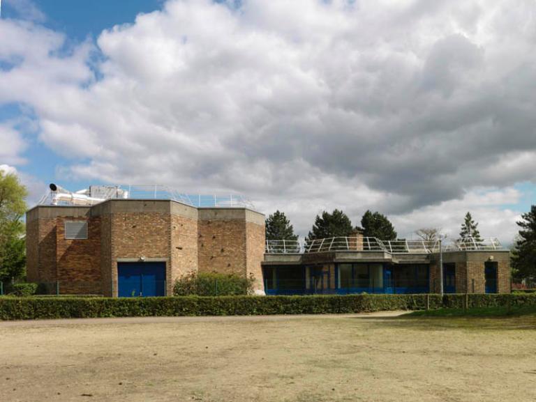 La structure alvéolaire de la Maison des Jeunes et de la Culture. 