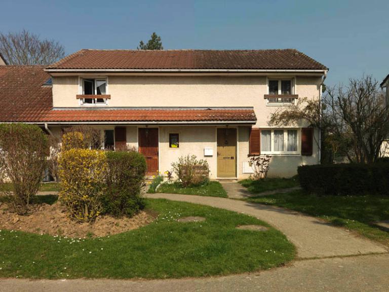 Maison de type 'Fleury", à l'entrée du domaine des Garandes. 