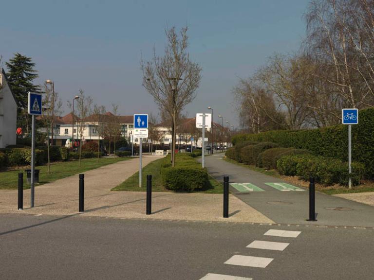 L'entrée du domaine des Garandes, du côté de la rue du Moulin Renard. 
