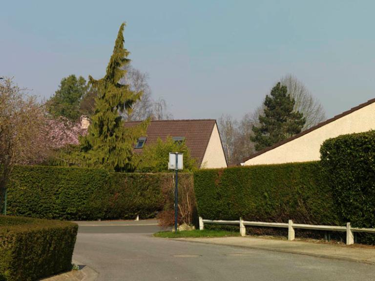 Une allée du domaine des Garandes. 