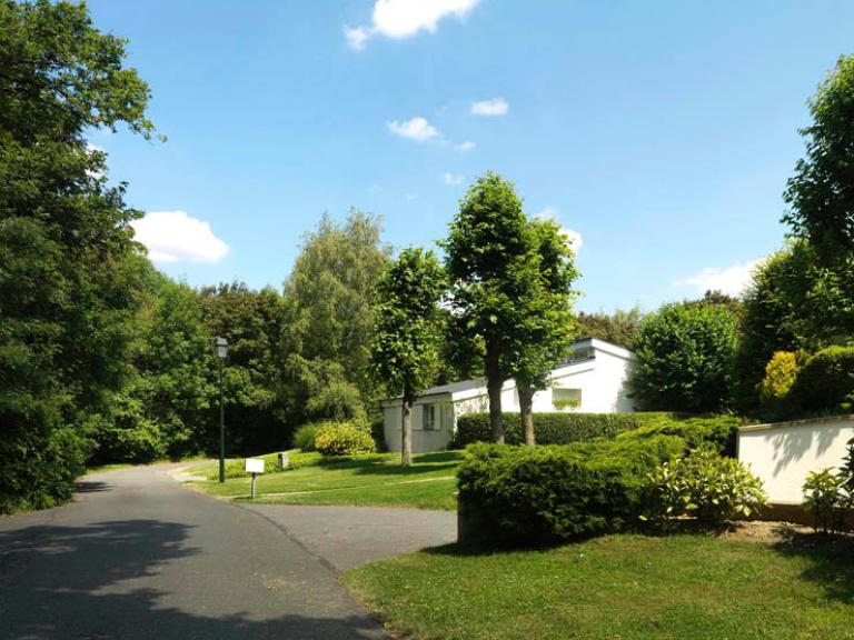 Une allée dans le lotissement du Bois de la Grille. 