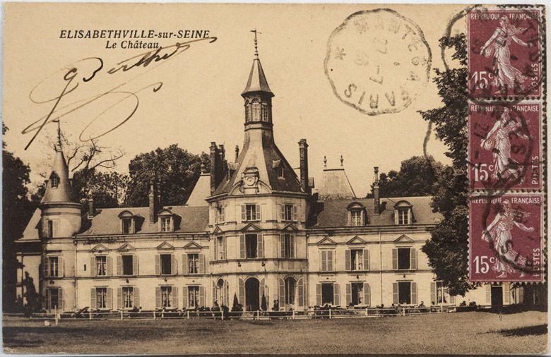 La façade sur le parc. Carte postale, vers 1925. (Collection particulière).