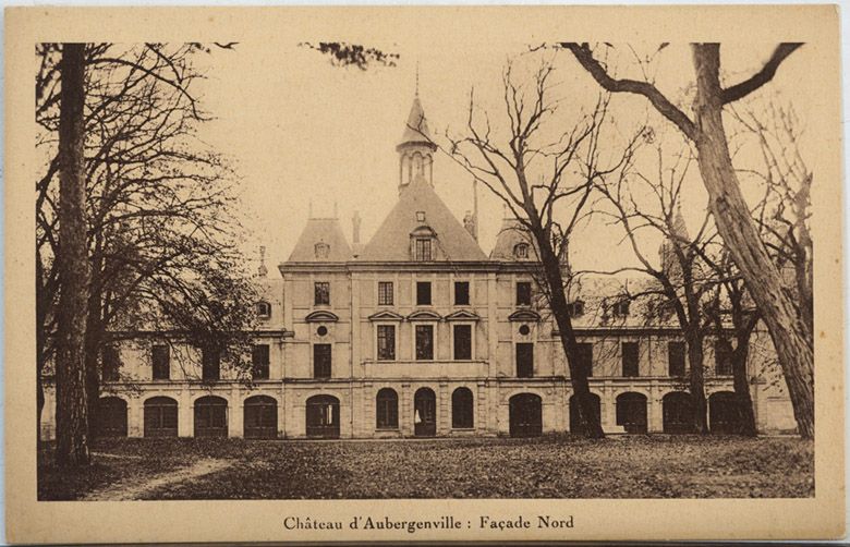 Façade nord du  château de la Garenne. Carte postale, vers 1925. (Collection particulière).