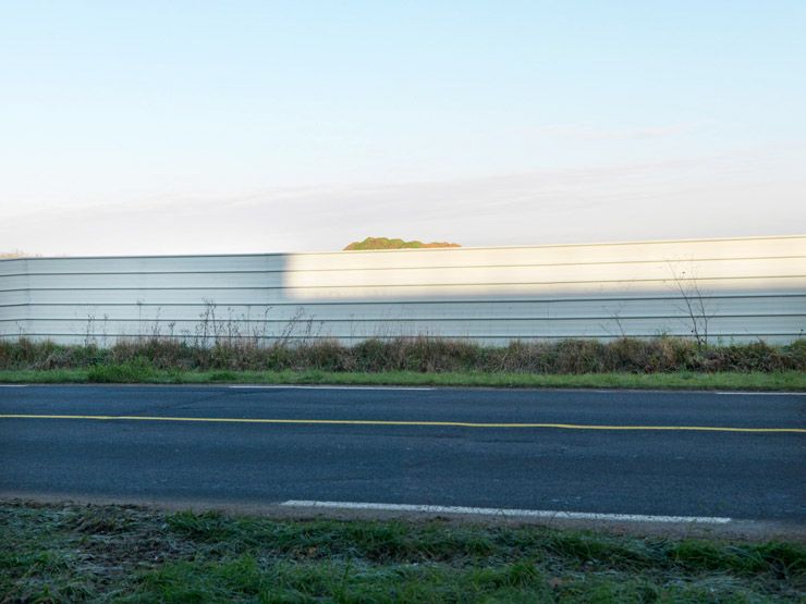 Orsay, route Départementale 118. Vue de la route départementale 128 avec en arrière plan les palissades du chantier Agro ParisTech.