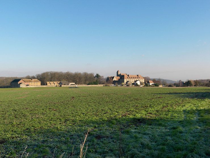 Vauhallan, chemin de Limon. Vue de l'abbaye de Saint-Louis du Temple.