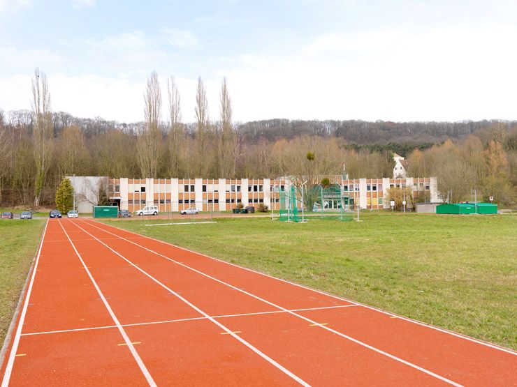Bures-sur-Yvette, rue du Doyen-André Guinier. Université de Paris11-Orsay, piste de course du STAPS.