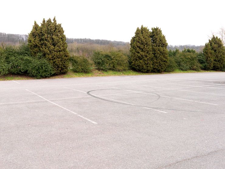 Bures-sur-Yvette, rue du Doyen-André Guinier. Université de Paris11-Orsay, parking du STAPS.