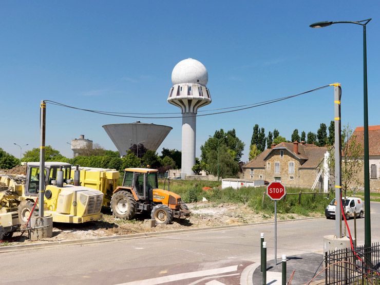 Palaiseau, rue Auguste Rodin. Radôme et château d'eau au débouché de la nouvelle rue Auguste Rodin.
