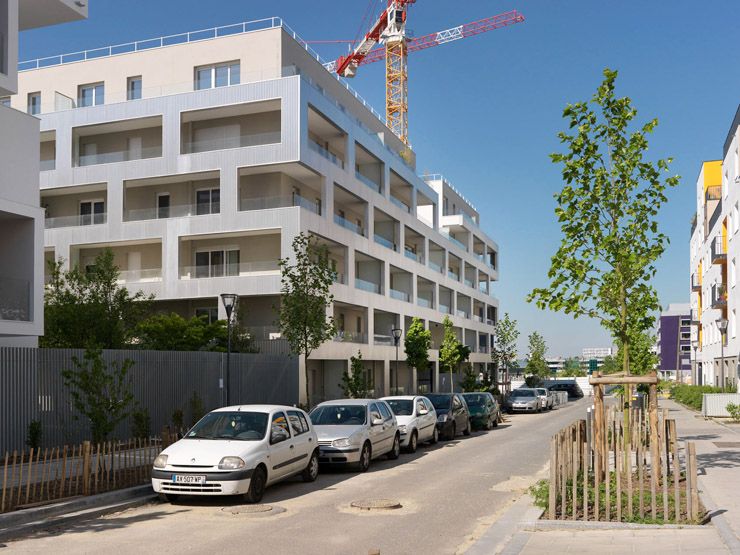Massy, quartier Atlantis. Nouveau parc résidentiel. Vue d'une rue neuve.