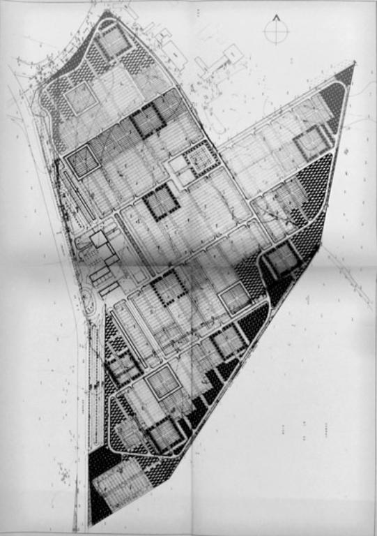 Plan de localisation du cimetière. En pointillés, deux parcelles initialement dans le périmètre du terrain et qui ont été soustraites depuis.