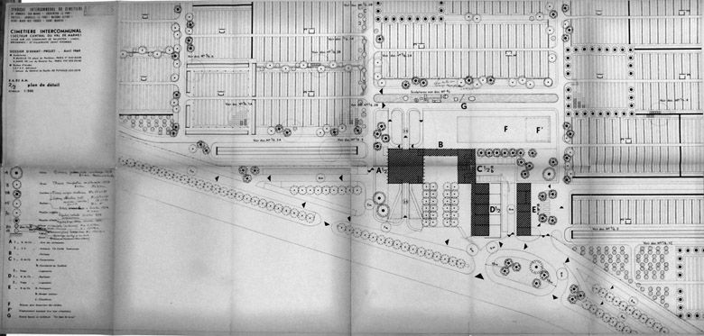 Dossier d'avant-projet, avril 1969. Plan de détail. La zone des équipements est détaillée (A : aire de cérémonie, B : portique, C : bâtiment de la conservation, D : bâtiment des commerces, E : locaux du fossoyeur, des jardiniers, hangar et ateliers, F : parterre gazonné pour la dispersion des cendres, F' : emplacement du futur crématoire, G : sculpture monumentale)