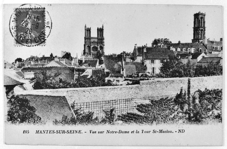 La collégiale et la tour saint-Maclou vues depuis l'ouest. (Région Ile-de-France. Fonds CREDOP). Carte postale.