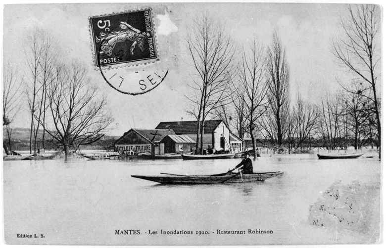 La crue de 1910 le restaurant Robinson. (Région Ile-de-France. Fonds CREDOP). Carte postale.