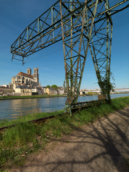 L'île aux dames : piles du pont transbordeur.