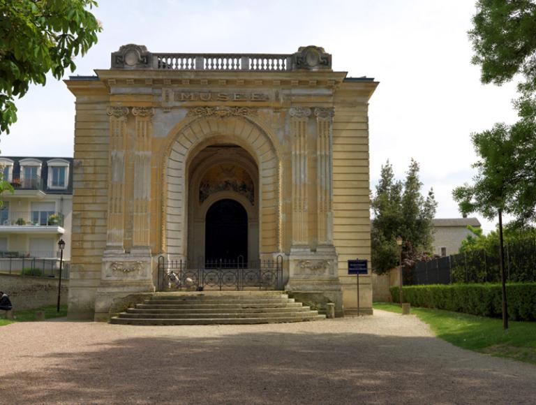 Vue de la façade principale donnant sur le parc Brieussel.