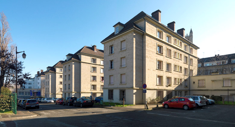 La façade arrière des immeubles de la rue Nationale est beaucoup plus imposante avec ses cinq niveaux.