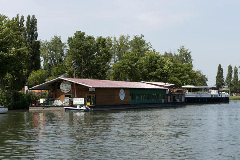 Restaurant en bord de Seine sur l'île aux Dames.