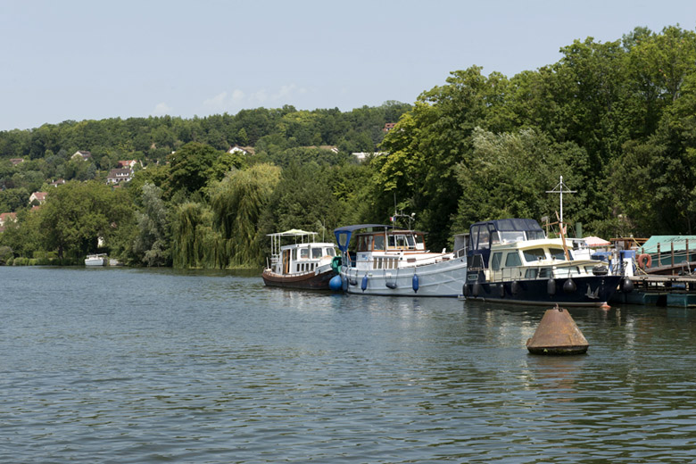 Port fluvial du côté de Limay.