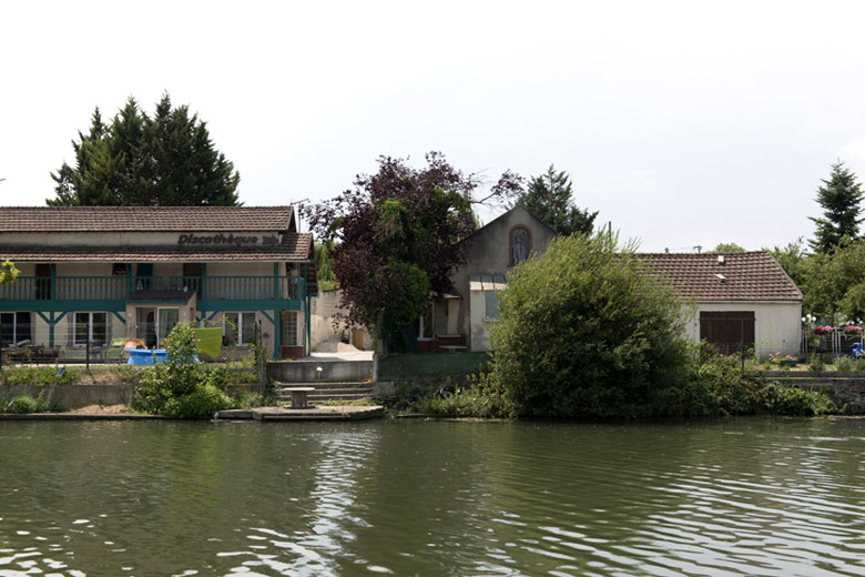 Habitations sur l'île aux Dames.