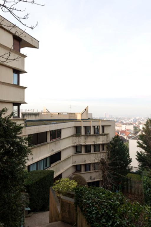 Vue latérale de l'immeuble.
