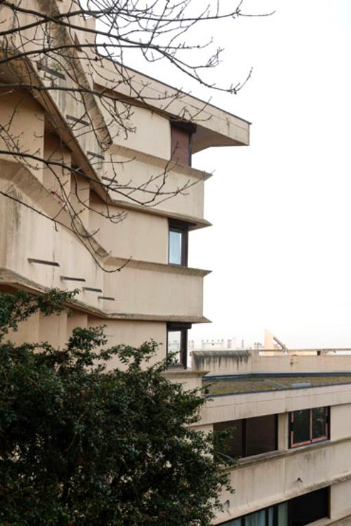 Détail de la vue latérale de l'immeuble. 