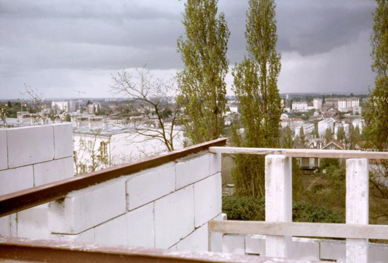 Vue ancienne du chantier de construction. 